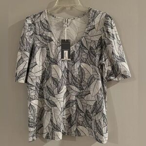 NWT ~ Worthington Short Sleeve V Neck Blouse Fiona Trop print